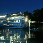 Vodnik 3* Prag