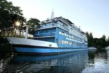 Úszó hotel Vodnik