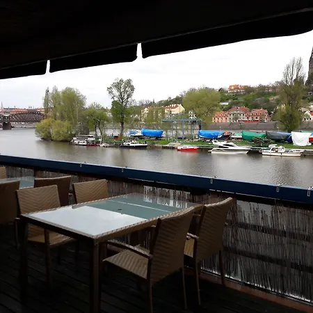 沃德尼克船屋酒店 3* 布拉格