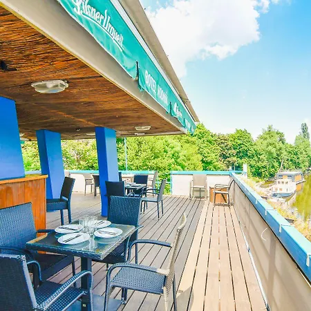 沃德尼克船屋酒店