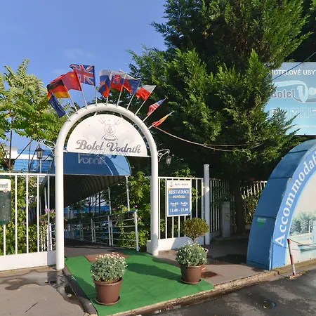 沃德尼克船屋酒店