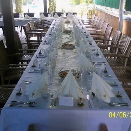 ספינת מלון Vodnik 3*