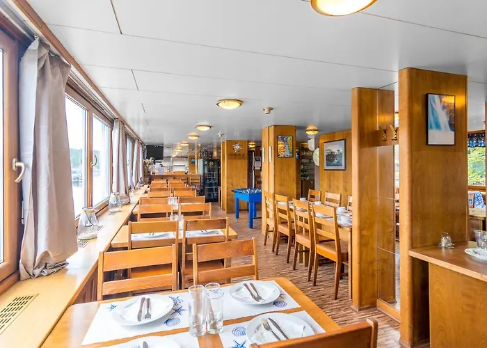 Båthotell Vodnik 3*