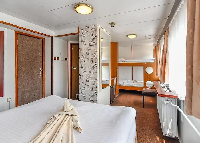 Båthotell Vodnik 3*