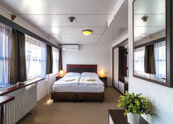 Vodnik Båthotell Prag