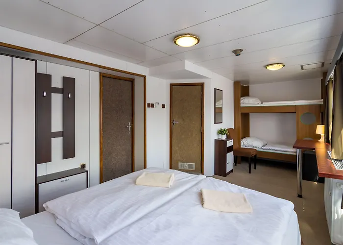 Båthotell Vodnik 3*